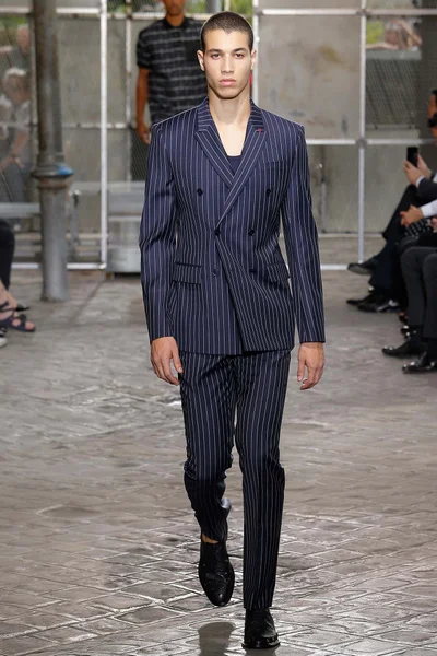Look 38